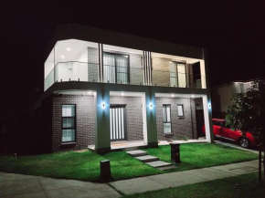 4 Bedrooms Home In Oran Park, Cobbitty